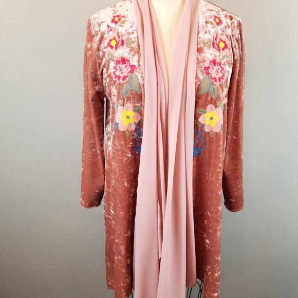 Andree by Unit Crushed Pink Velvet Floral Embroidered Cardigan Medium NEW - Picture 3 of 14